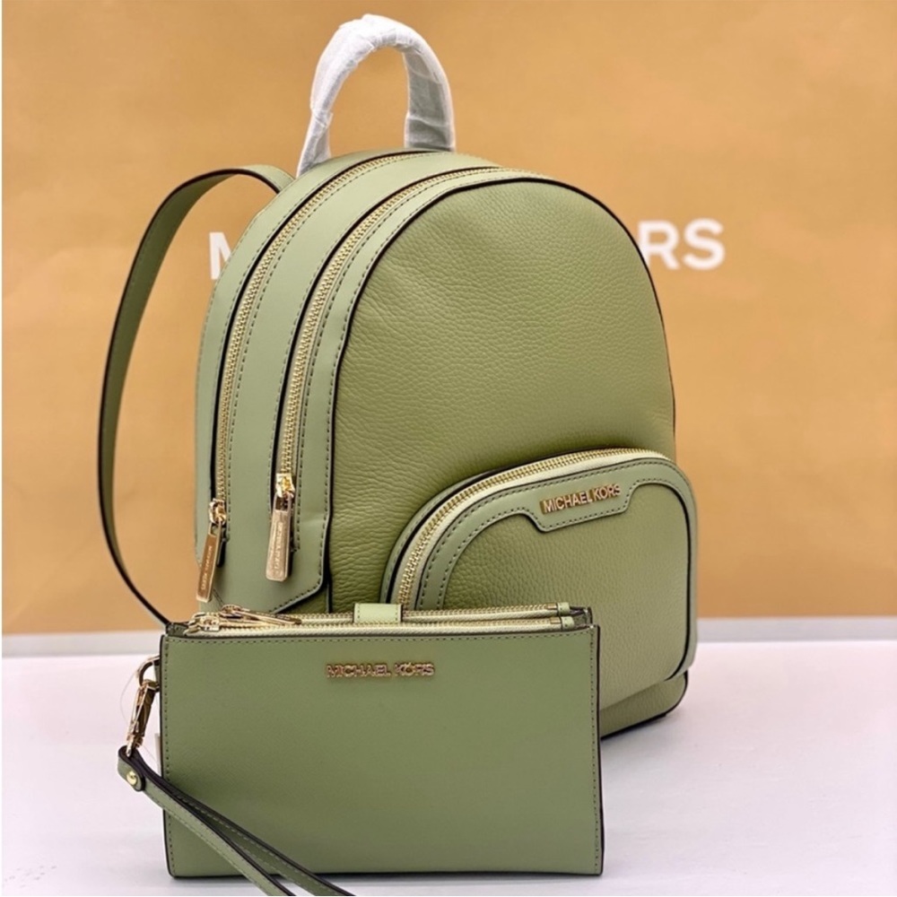 Michael Kors Jaycee Medium
Backpack and Wallet Set Light Sage